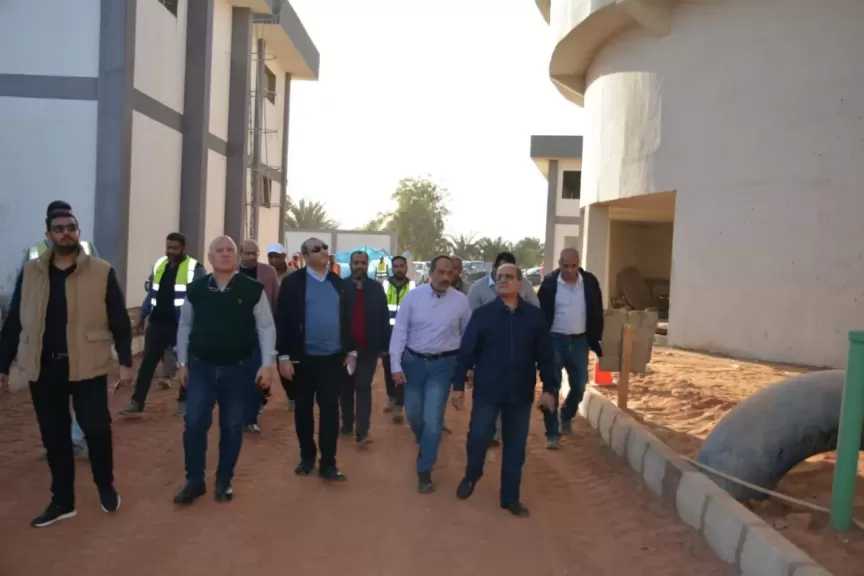 رئيس القابضة للمياه والصرف يتفقد مشروعات «حياة كريمة» بأسوان| صور