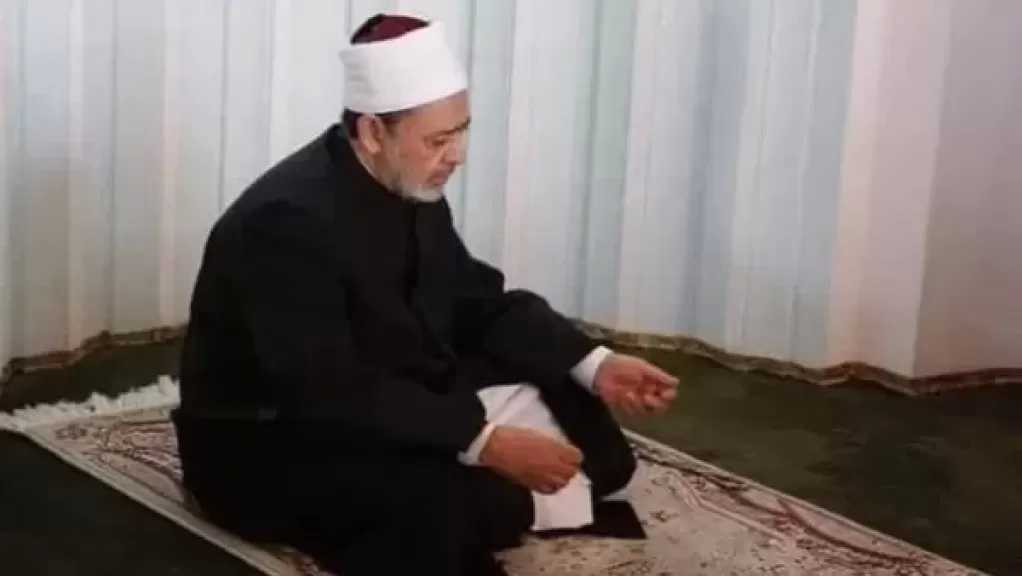 الإمام الأكبر الدكتور أحمد الطيب .. مسيرة علمية ودعوية وإنسانية عالمية