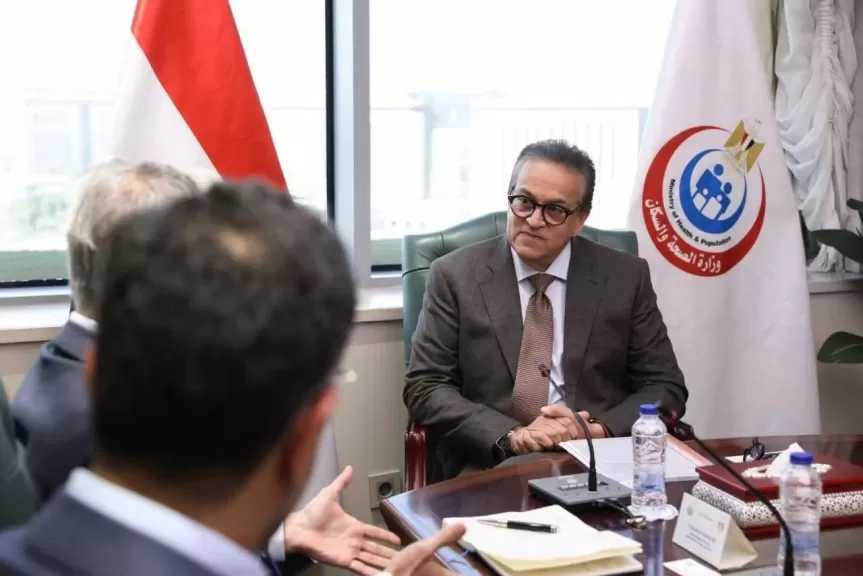 وزير الصحة يبحث مع شركة «فيلبس» توطين صناعة أجهزة الأشعة