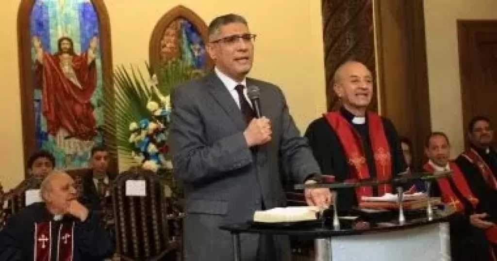 محافظ الجيزة يزور الكنيسة الإنجيلية للتهنئة بعيد الميلاد المجيد