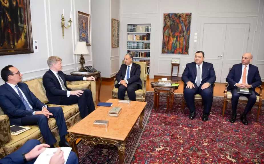 وزير الخارجية يؤكد ضرورة تكثيف الجهود الرامية إلى تثبيت التهدئة وخفض التصعيد في اليمن| صور