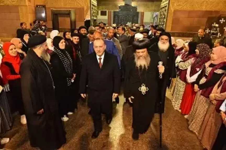 محافظ أسيوط يزور مطرانية منفلوط والكنيسة الإنجيلية الأولى بحي غرب لتهنئة الأقباط بعيد الميلاد المجيد