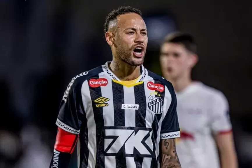 من أجل كأس العالم.. نيمار يمدد عقده مع سانتوس حتى نهاية 2026