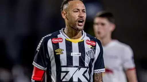 من أجل كأس العالم.. نيمار يمدد عقده مع سانتوس حتى نهاية 2026