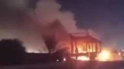 حريق يلتهم سيارة نقل ثقيل دون إصابات على الطريق... حريق يلتهم سيارة نقل ثقيل دون إصابات على الطريق الصحراوي بالإسكندرية