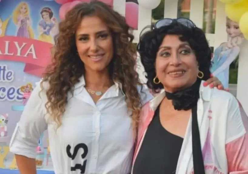 حنان مطاوع تهنئ والدتها سهير المرشدى على تكريمها فى احتفالية عيد الثقافة