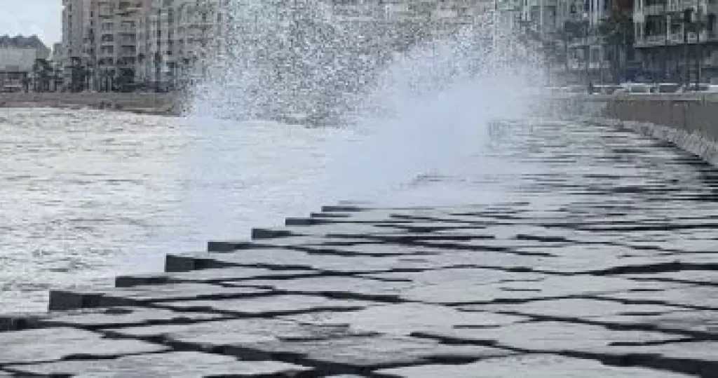 إنذار بحرى وتحذير عاجل لسواحل المتوسط.. اضطراب ملاحة وأمواج تتجاوز 5 أمتار