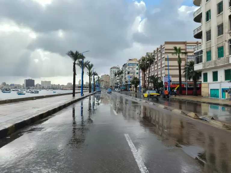 ”الفيضة الكبرى” تضرب الإسكندرية بأمطار غزيرة وصقيع