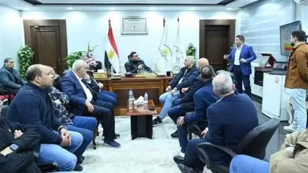 وزير الإسكان يعقد اجتماعًا لمتابعة مشروعات القرى السياحية