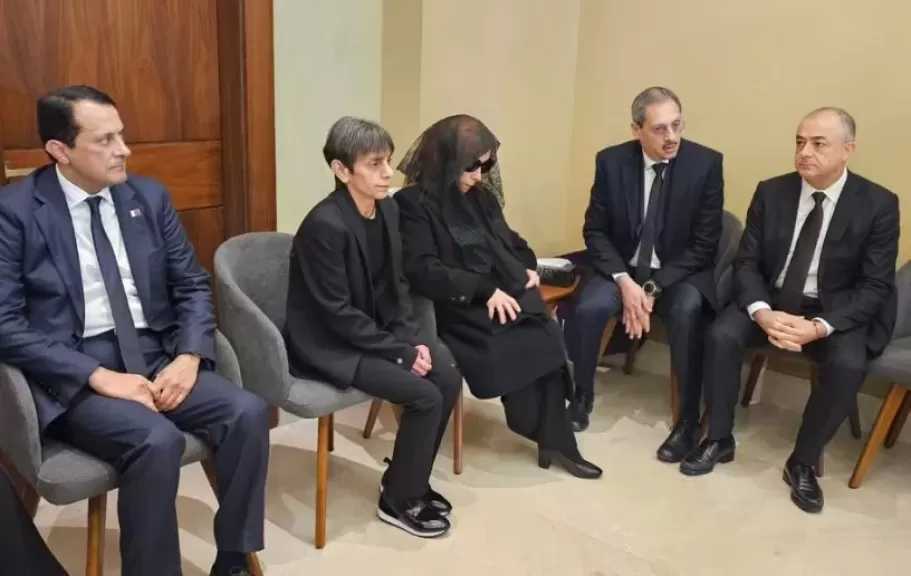 ابني الحبيب.. فيروز تودع ابنها الأصغر هلي الرحباني بباقة ورد