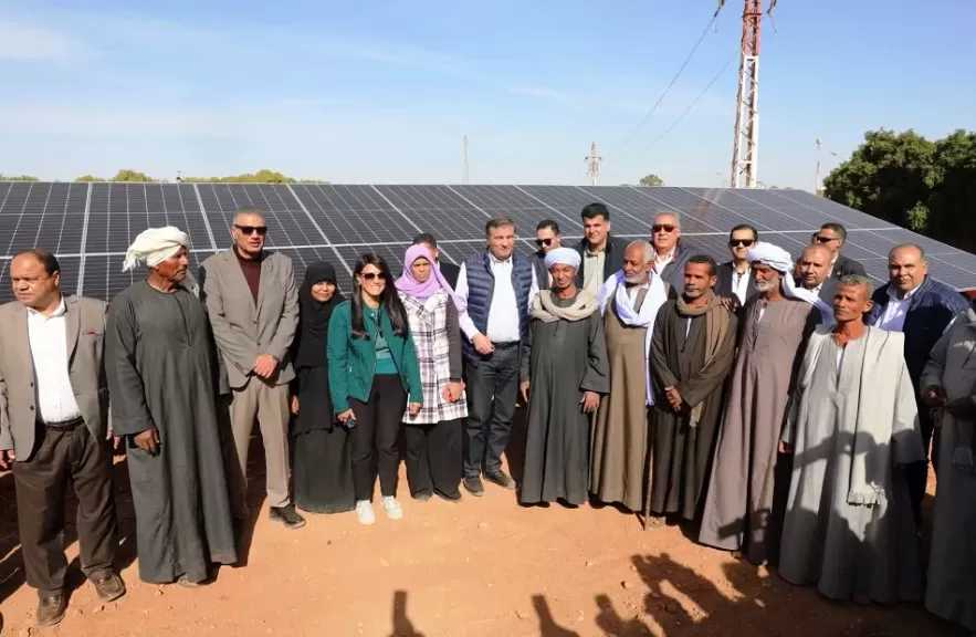 وزيرا التخطيط والزراعة يعطان إشارة البدء لتشغيل محطة قرية الشهامة بالطاقة الشمسية