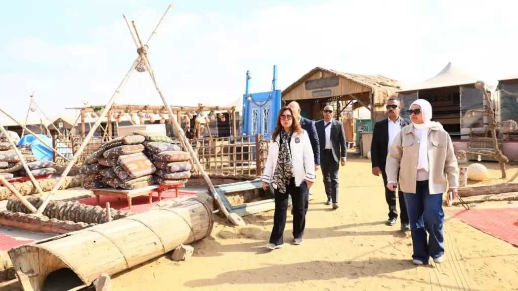 وزيرة البيئة تتفقد الغابة المتحجرة وتوجه بتطبيق التحصيل الإلكتروني للتذاكر.. صور
