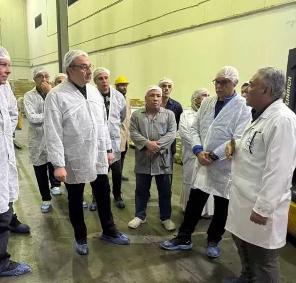 وزير قطاع الأعمال يتفقد شركة مصر للمستحضرات الطبية ويؤكد دعم تحديث صناعة الدواء.. صور