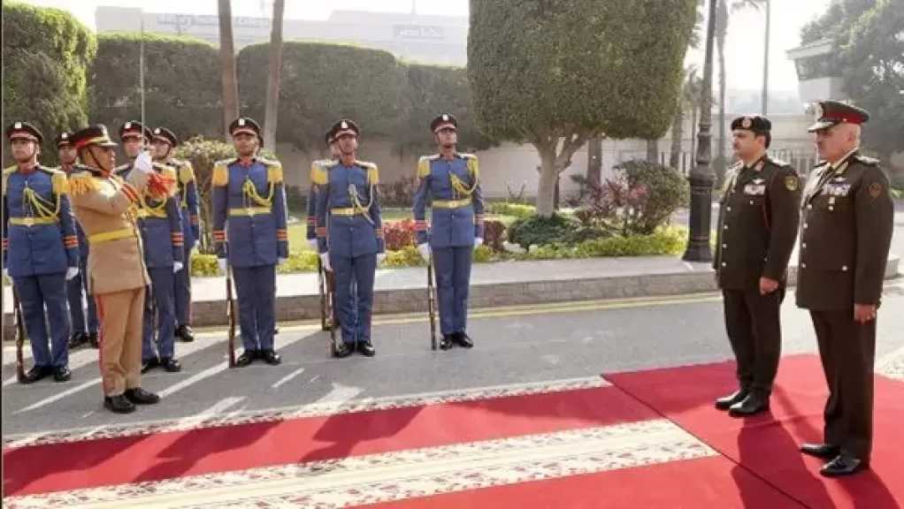 وزير الدفاع ورئيس أركان حرب القوات المسلحة يلتقيان نائب القائد العام للجيش الوطني الليبي