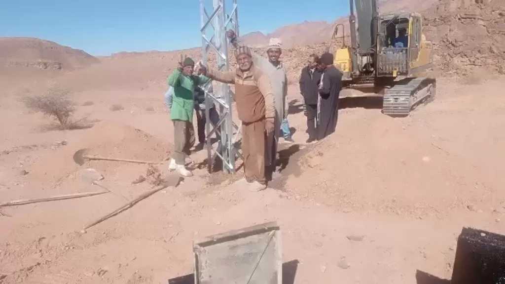 تركيب 312 عمودا لمد شبكة الضغط العالي بمنطقة وادي فيران في جنوب سيناء