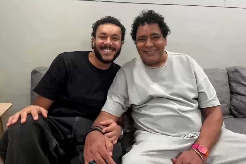 بسبب وعكة صحية.. محمد منير يعلن تأجيل حفله مع ويجز في دبي