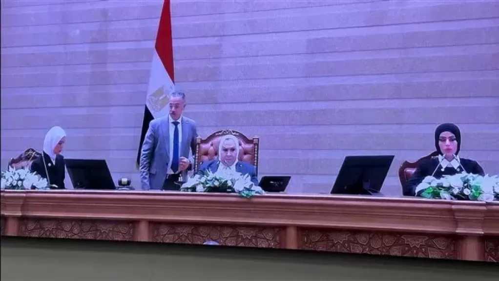 بدء الجلسة الإجرائية للبرلمان برئاسة النائبة عبلة الهواري