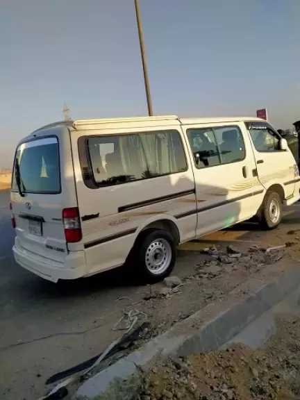 إصابة 10 أشخاص إثر حادث انقلاب ميكروباص بطريق مصر - إسماعيلية الصحراوي