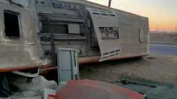 وفاة شخص وإصابة 27 آخرين إثر انقلاب أتوبيس في العاشر من رمضان