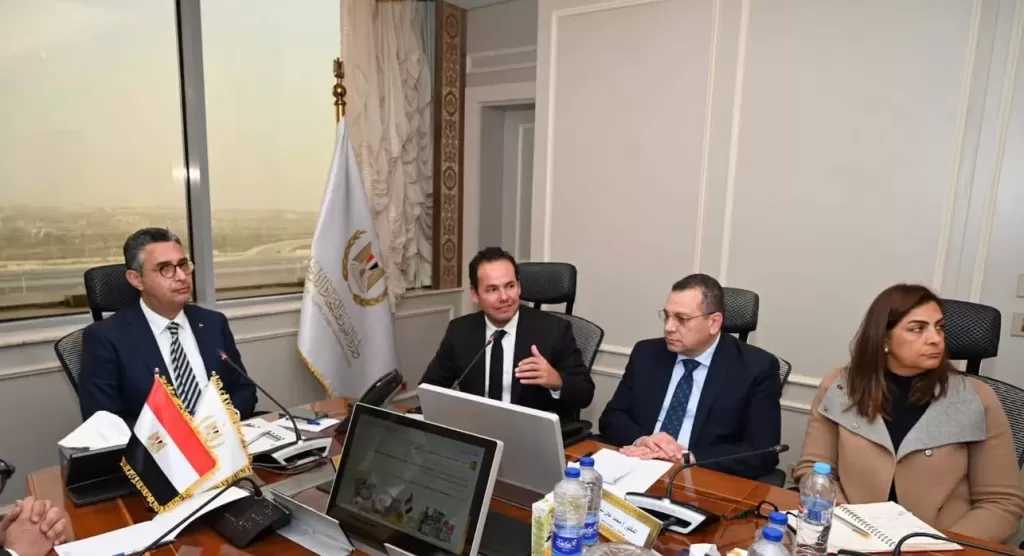 الدكتور شريف فاروق والدكتور أسامة الجوهري يستعرضان خطوات إطلاق تطبيق كارت المفتش للرقابة على المنشآت التموينية