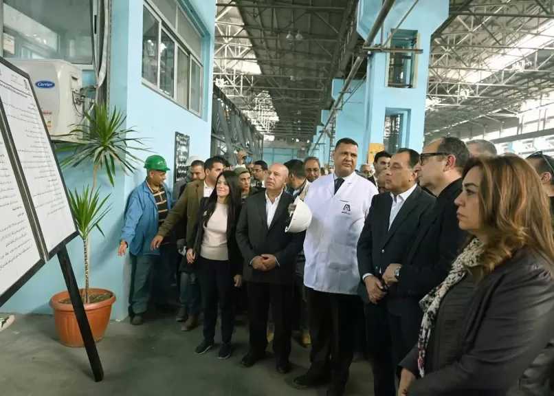 رئيس الوزراء يتفقد خط الإنتاج الجديد لـ ”السلك” بشركة مصر للألومنيوم بطاقة 60 ألف طن سنويًا