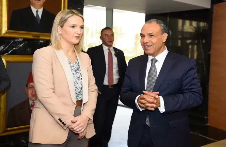 وزيرة الدفاع والخارجية الأيرلندية: نثمن المواقف المصرية لتعزيز الاستقرار في المنطقة