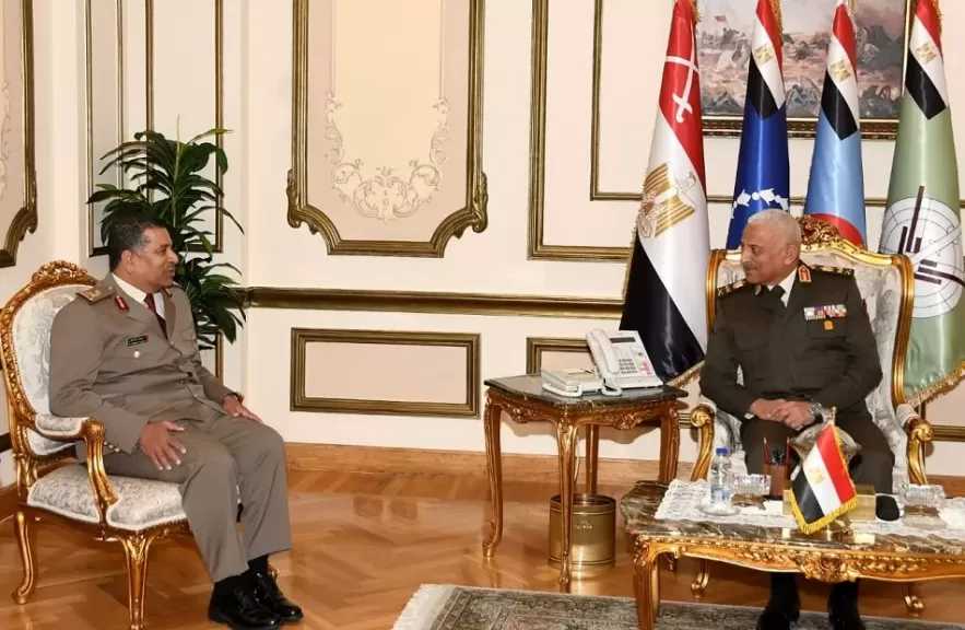 وزير الدفاع يلتقي وفدًا من الاتحاد العربي للرياضة العسكرية