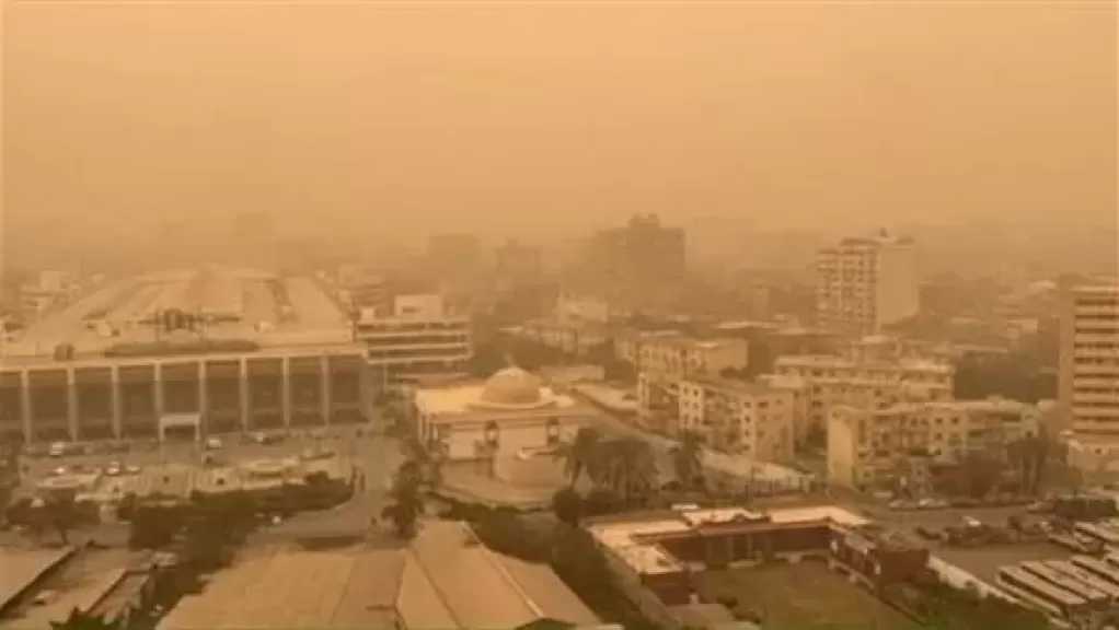 العاصفة الترابية.. روشتة خبير مروري للنجاة من ”مصيدة” الحوادث على الطرق