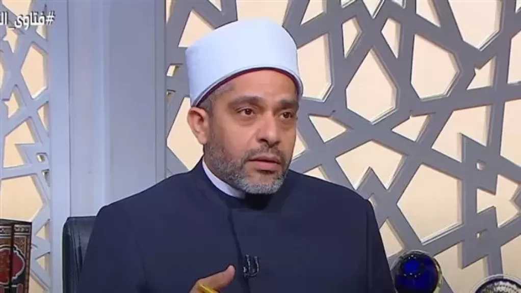 ما حكم الصلاة بالحذاء؟.. أمين الفتوى يجيب