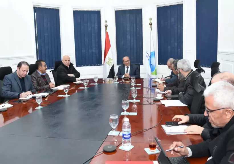 رئيس القابضة للمياه يشدد على الالتزام بالجداول الزمنية لمشروعات كفر الشيخ