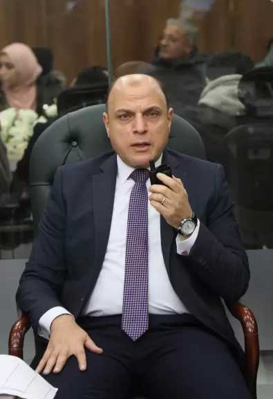 محافظ كفر الشيخ: استمرار توقف حركة الملاحة والصيد بميناء البرلس والسواحل لسوء الأحوال الجوية