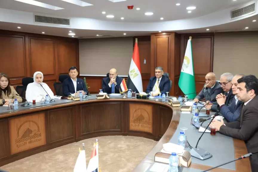 ​محافظ الجيزة يبحث مع وفد صيني تعزيز الاستثمارات الصناعية بـ ”عرب أبو ساعد” بالصف