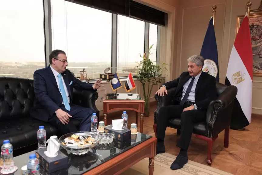 وزير السياحة والآثار يبحث مع رئيس الجهاز المركزي للتنظيم والإدارة تطوير الهياكل التنظيمية ولوائح الموارد البشرية