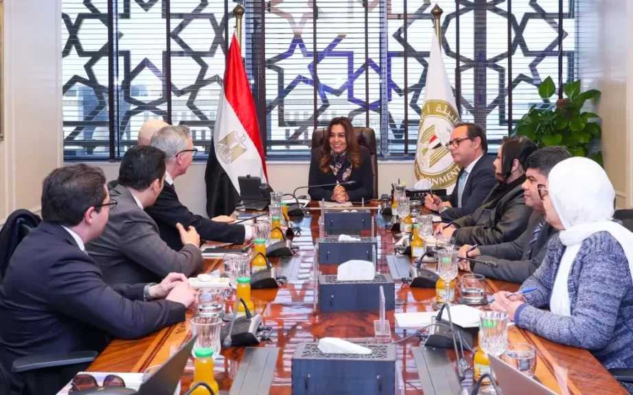 «منال عوض» توجه بالانتهاء من دراسة تقييم الأثر البيئي لمشروع توليد الكهرباء من الرياح بالبحر الأحمر