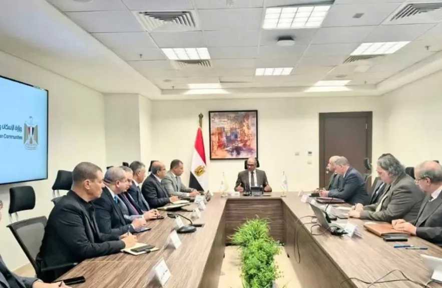 نائب وزير الإسكان يتابع سير العمل بعدد من الملفات الاستراتيجية لقطاع المرافق