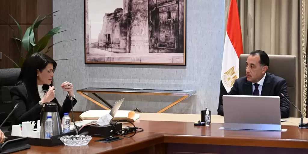 رئيس الوزراء يلتقي وزيرة التخطيط لمتابعة آليات ترجمة مستهدفات ”السردية الوطنية للتنمية الشاملة”