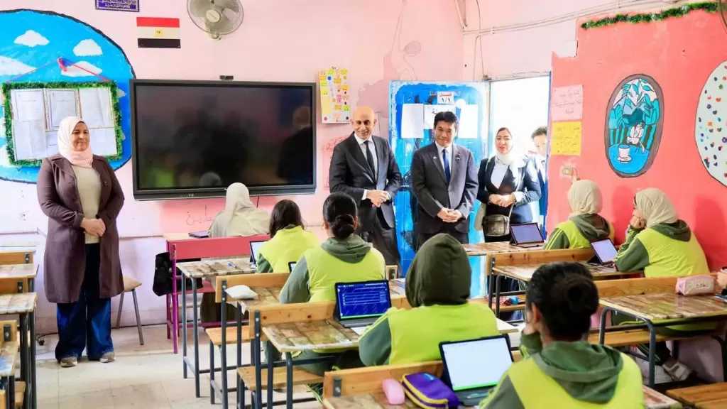 وزير التربية والتعليم ونظيره الياباني يتفقدان مدرسة السيدة نفيسة الثانوية بنات