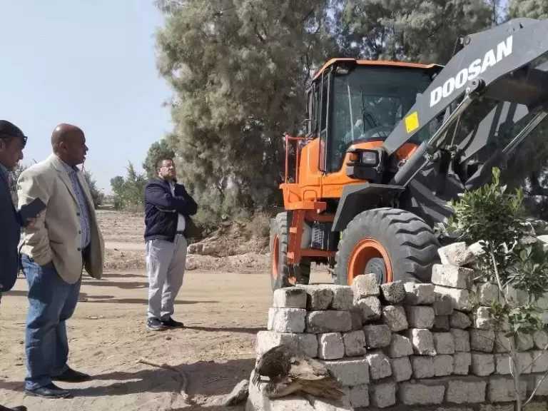 إزالة 35 تعديا على أراضٍ زراعية في سنهور البحرية بالفيوم