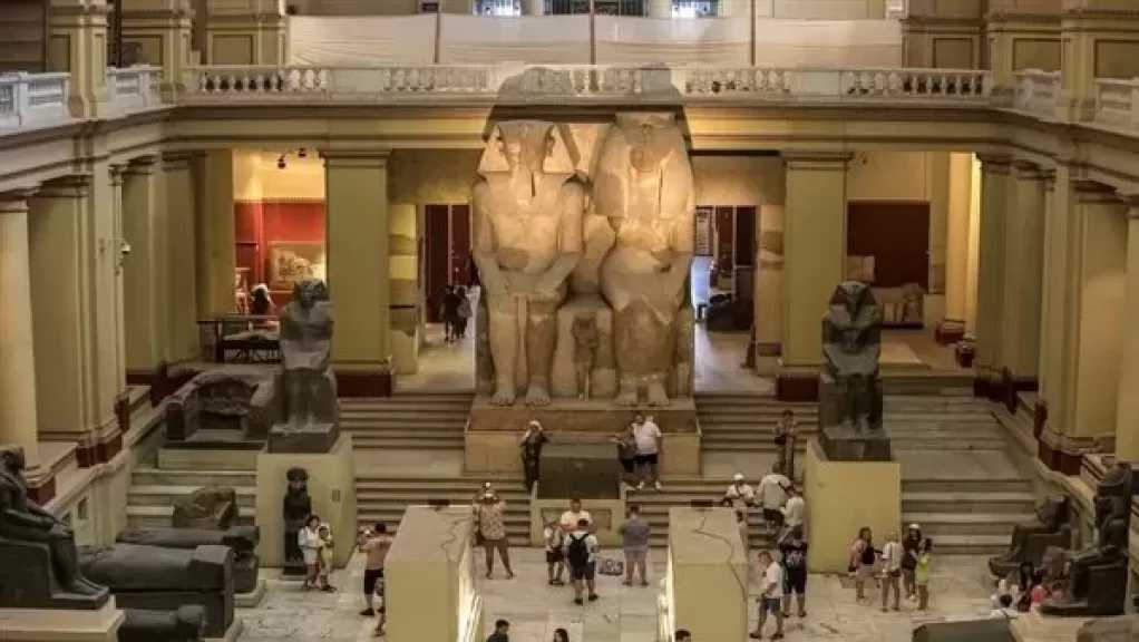 السياحة تكشف حقيقة خروج قطع أثرية نادرة في المعارض الخارجية