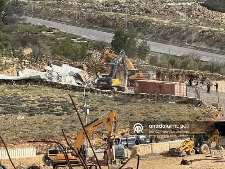 بيت لحم.. جيش الاحتلال الإسرائيلي يهدم منشأة تجارية قيد البناء