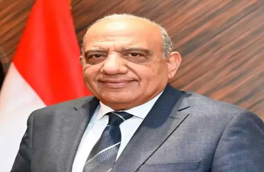 وزير الكهرباء يغادر إلى الصين لبحث الخطوات التنفيذية لإقامة مصنعي بطاريات تخزين الطاقة