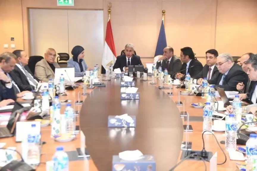 وزير السياحة والآثار يترأس اجتماع مجلس إدارة المجلس الأعلى للآثار