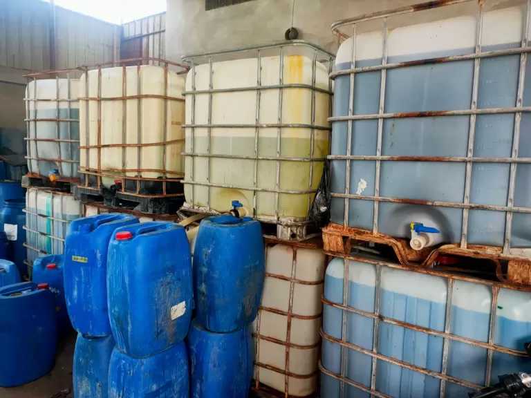 ضبط 1.5 طن منظفات صناعية مجهولة المصدر في دسوق بكفرالشيخ