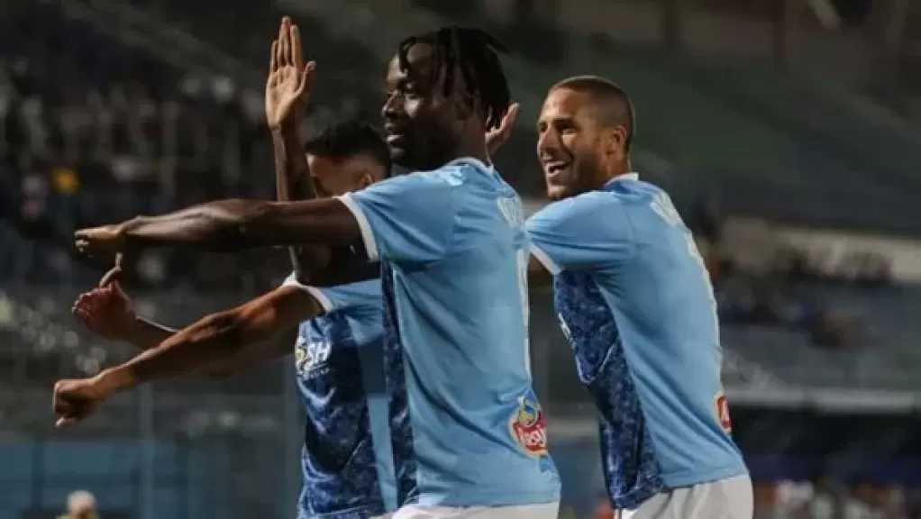 كواليس أزمة تجديد عقد فيستون ماييلي مع بيراميدز