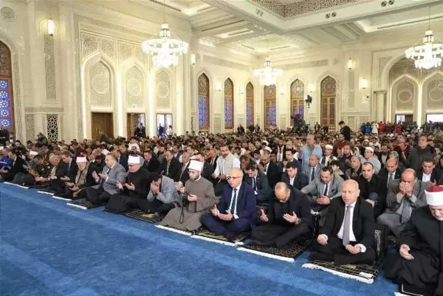 وزير الأوقاف يؤدي صلاة الجمعة بمسجد العزيز الحكيم بمشاركة عدد من الوزراء والقيادات الدينية