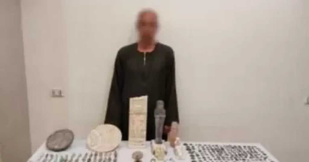 سقوط تاجر آثار وبحوزته 526 قطعة فرعونية بالمنيا