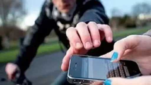 أمن الجيزة يضبط المتهم بسرقة هاتف معلمة في العمرانية