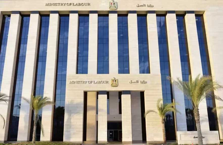 وزارة العمل تعلن عن 32 وظيفة جديدة برواتب تصل لـ 11 ألف جنيه
