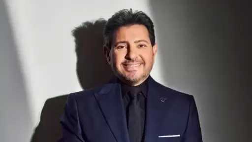 نقيب المهن الموسيقية يطالب بالدعاء للفنان هاني شاكر بعد وعكته الصحية