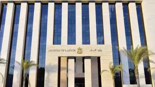 ”العمل” تحذر من محاولات النصب والاحتيال المرتبطة بمنح العمالة غير المنتظمة